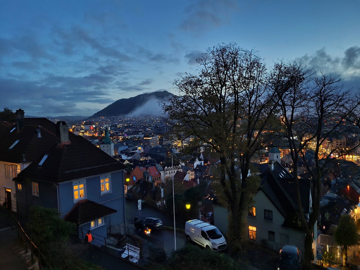 twLaDoc's tweet photo. @quiz_viajero Bergen, Noruega // Estambul, Turquía. https://t.co/wFTlxZrSlG
