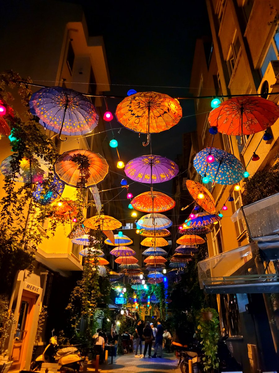 twLaDoc's tweet photo. @quiz_viajero Bergen, Noruega // Estambul, Turquía. https://t.co/wFTlxZrSlG