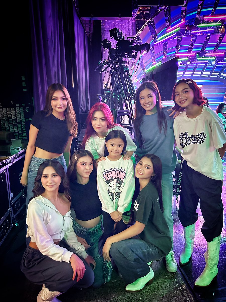 ReyCantong's tweet image. BINI with their new recruit Bini Imogen! 🥰🥰🥰 #BINI #BINI_Pantropiko #Imogen