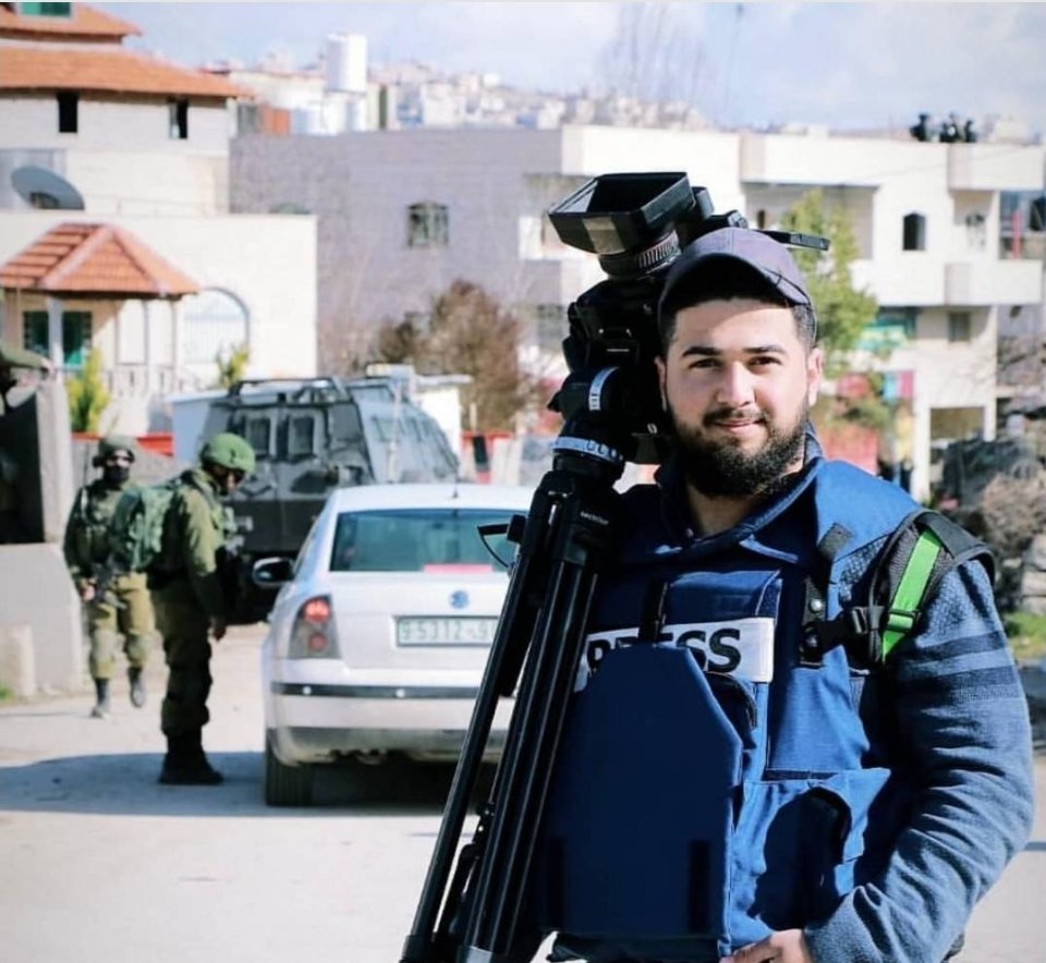 Palestinian Authority security forces arrest Palestinian journalist Khalil Thwaib, a resident of Bethlehem.