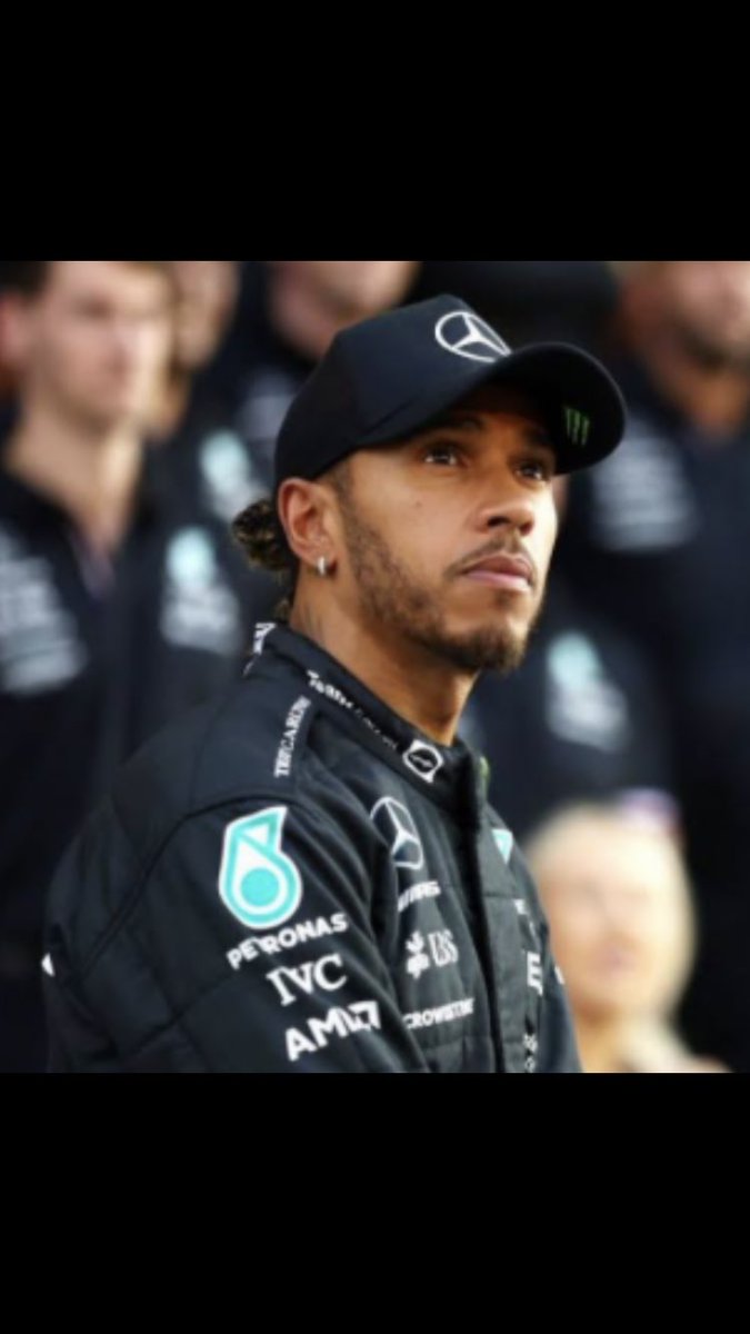 #F1 #HAMILTON SPRINT’İN YILDIZI HAMILTON Bugünkü sprint yarışının en büyük yıldızı, hiç tartışmasız bir şekilde otomobilini inanılmaz derecede ileri taşıyan Lewis Hamilton idi. 🇬🇧Hamilton, her zamanki gibi büyük bir dev olduğunu gösteriyor. Tebrikler Lewis! 💫👏👏