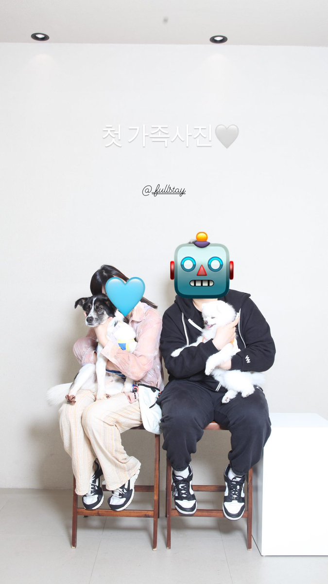 LIA_CHILEE's tweet photo. MIDZYS!! 😭
En las historias de Bella (@its_be11a_isabella) se acaba de subir esta fotito de Lia con probablemente su hermano menor 🥹🩷
Que lindo poder verla!
┈
🌷 cr. lia.chilee
#ITZY #있지 #LIA #CHOILIA #리아 #최지수 #BORNTOBE #BORN_TO_BE #BLOSSOM
﹏ ꒰ 🎀 ꒱
LIA 𝗖𝗛𝗜𝗟𝗘 https://t.co/RGqp4rKPtj