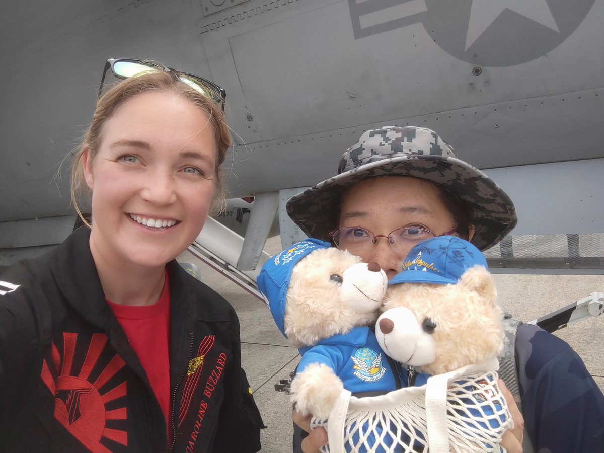 orange7myo's tweet photo. 可愛い🇺🇸お姉さんとツーショット
#厚木基地
#F18G
#Shadowhawks https://t.co/7CRgvt5IEd