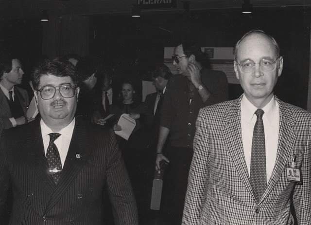 Turgut Özal and Klaus Schwab.
Sene 1986 mış