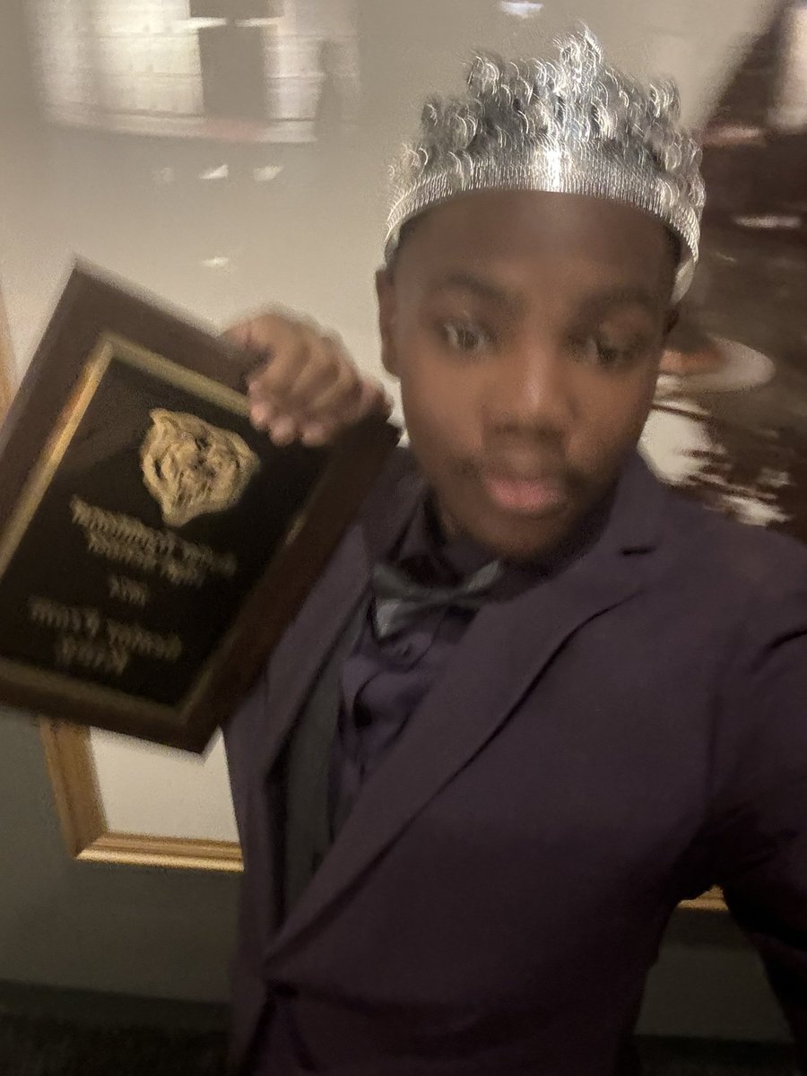 freejarion's tweet photo. you niggas lost prom king to gay nigga  😘😘😘😘😘😘 https://t.co/BdarlqDlVs