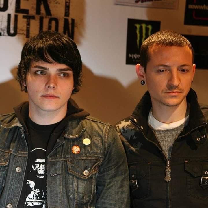 notgwendalupe's tweet photo. gerard way from my chemical romance and chester bennington from linkin park https://t.co/K9cVtHyKCw