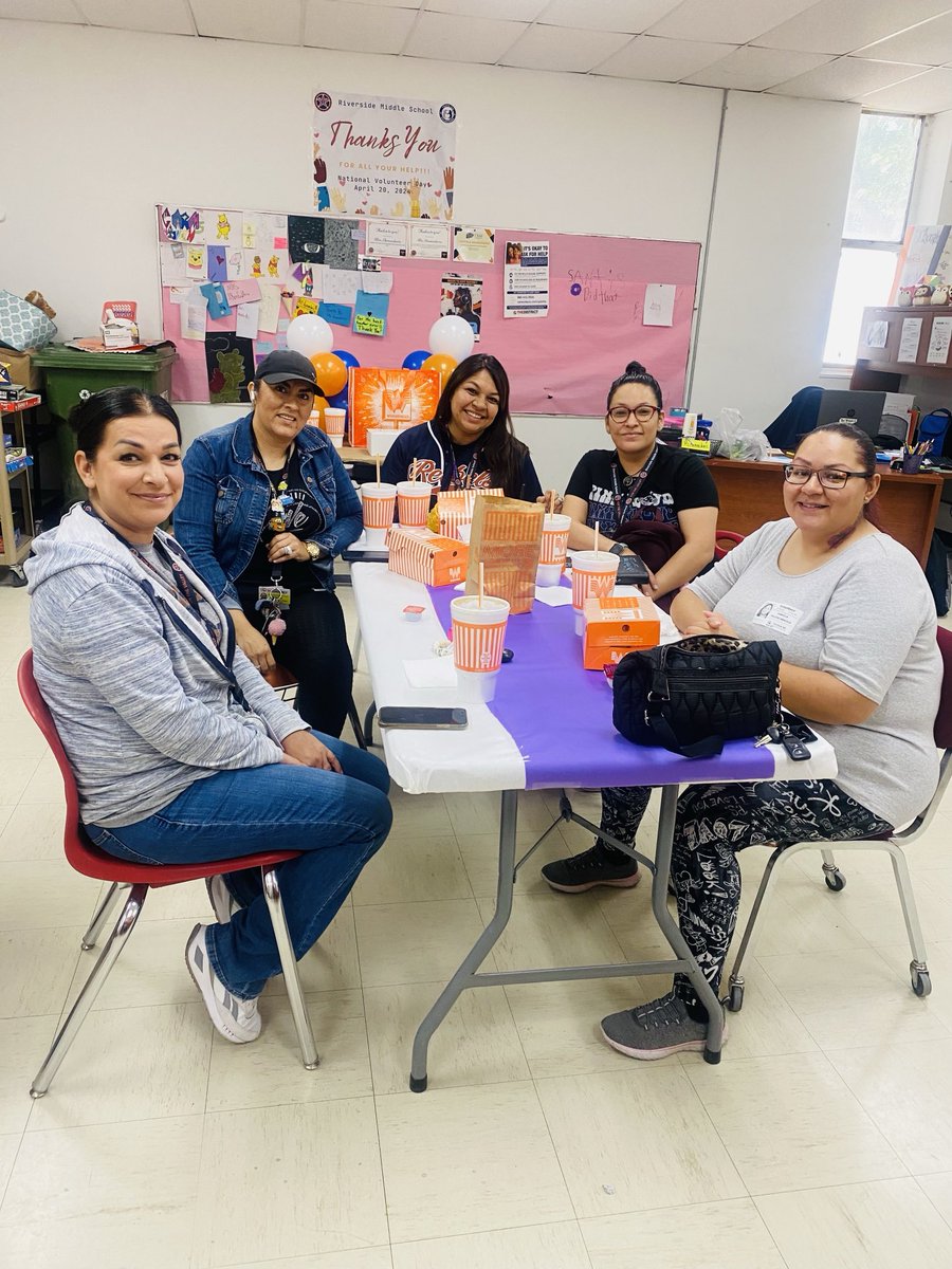 Happy #NationalVolunteerDay to our amazing RMS volunteers! Thank you @FORtheValley_DM and @CarmenChavira16, for the wonderful lunch and dessert we were able to provide our volunteers with today! Thank you, @Whataburger, for the delicious burgers!