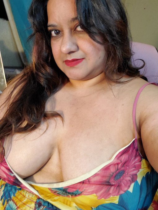 Getting ready to go live on manyvids for the #ManyVidsGaming event! Maybe tetris effect first-I'm still<a href="/tag/manyvidsgaming"class="tags">#ManyVidsGaming</a>