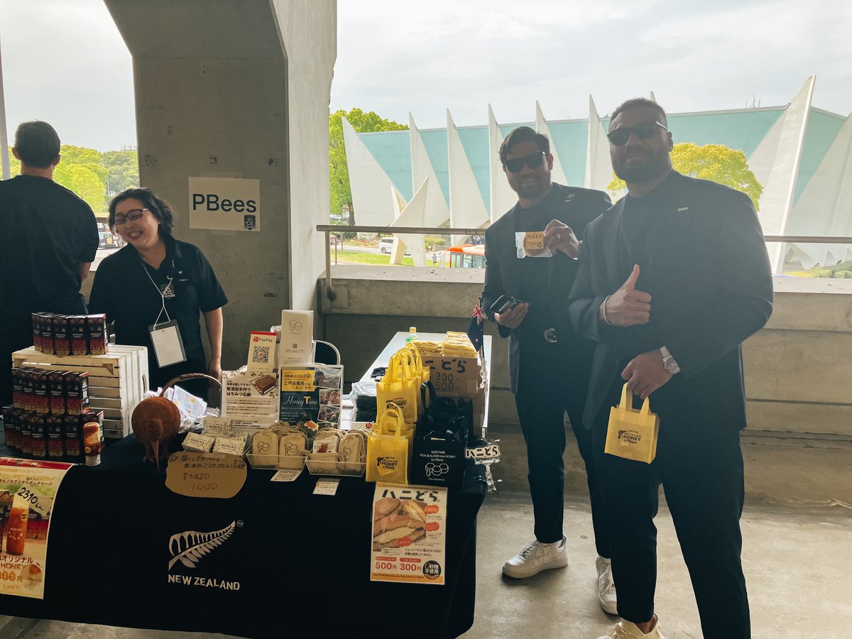 UrayasuDRocks's tweet image. 2階コンコースにはマヌカハニーやハニドラで有名な #PBees さまが出店しております🐝
ぜひお立ち寄りください😊

#drocks