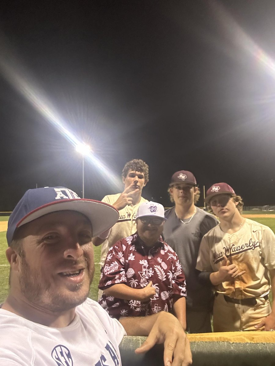 Had a great night hanging with our dogs, literally, at their game tonight vs Onalaska. It was a loss, but I love the time I spent with these guys! I can't wait to do it again Tuesday!! 
#MyDawgs