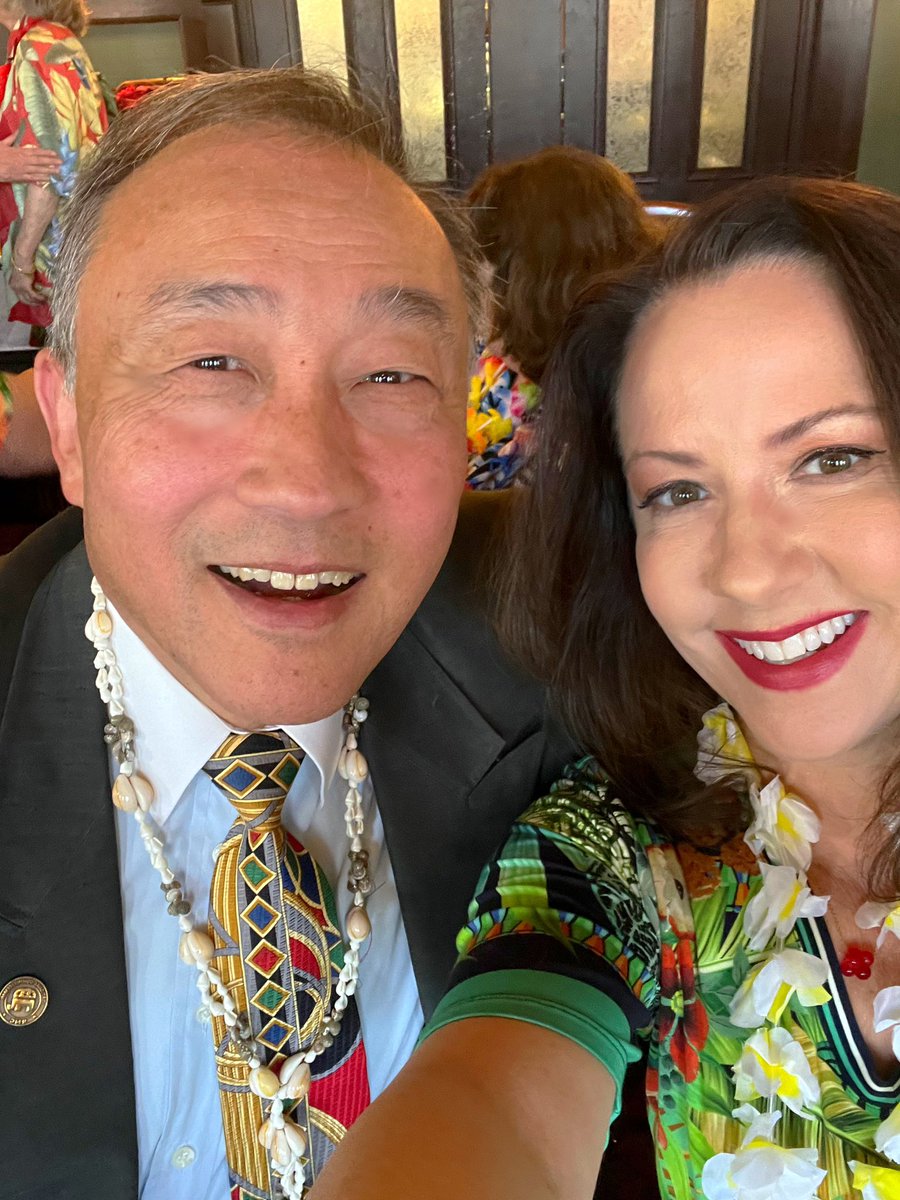 KerryMcQ4Oregon's tweet photo. Let me brag for a sec about the effectiveness and camaraderie in our Republican women’s clubs! So happy to welcome the Oregon Federation of Republican Women #OFRW to Baker City tonight for the Spring Board Meeting. We had a Hawaiian-themed dinner tonight at the @GeiserGrand. Tomorrow we continue with our Baker County Republican Women’s #BCRW annual banquet. We’re so lucky to have the new @NFRW president, Julie Harris, with us for these events. We have clubs from all over the state here. Just some really neat ladies. Smart. Kind. Feisty. And conservative!!! #orpol #BakerCity