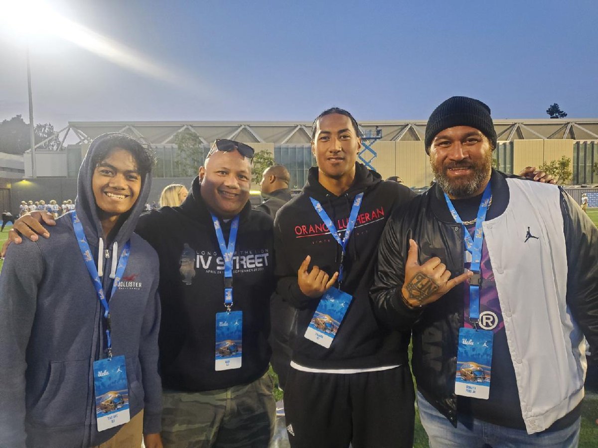 Good seeing the uso again @DomataPeko @UCLAFootball Friday Night Lights Event was 🔥 Thank you @imalloe & @CoachWhiteEra for the hospitality...