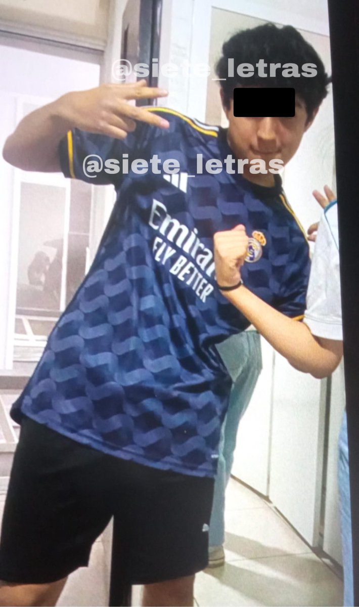 siete_letras's tweet image. Este es Rodrigo, tiene 13 años y golpeó y acuchilló 15 veces a su ex novia, Alondra:

Todo porque no quiso regresar con él. La atacó afuera del Liceo Emperadores Aztecas, @Alc_Iztapalapa. 

Rodrigo está detenido y es hijo de un jugador de voleibol seleccionado. Se dice “impune”.