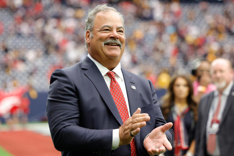 nflrums's tweet photo. Houston #Texans Owners are happy that their players are talking about God in the podium and the press conferences.

  Cal McNair: “I think it’s awesome for them to display their faith like that.” 

 Hannah: “I love to see their faith on display.”  Per Fox News https://t.co/UQiGh0Lqbj