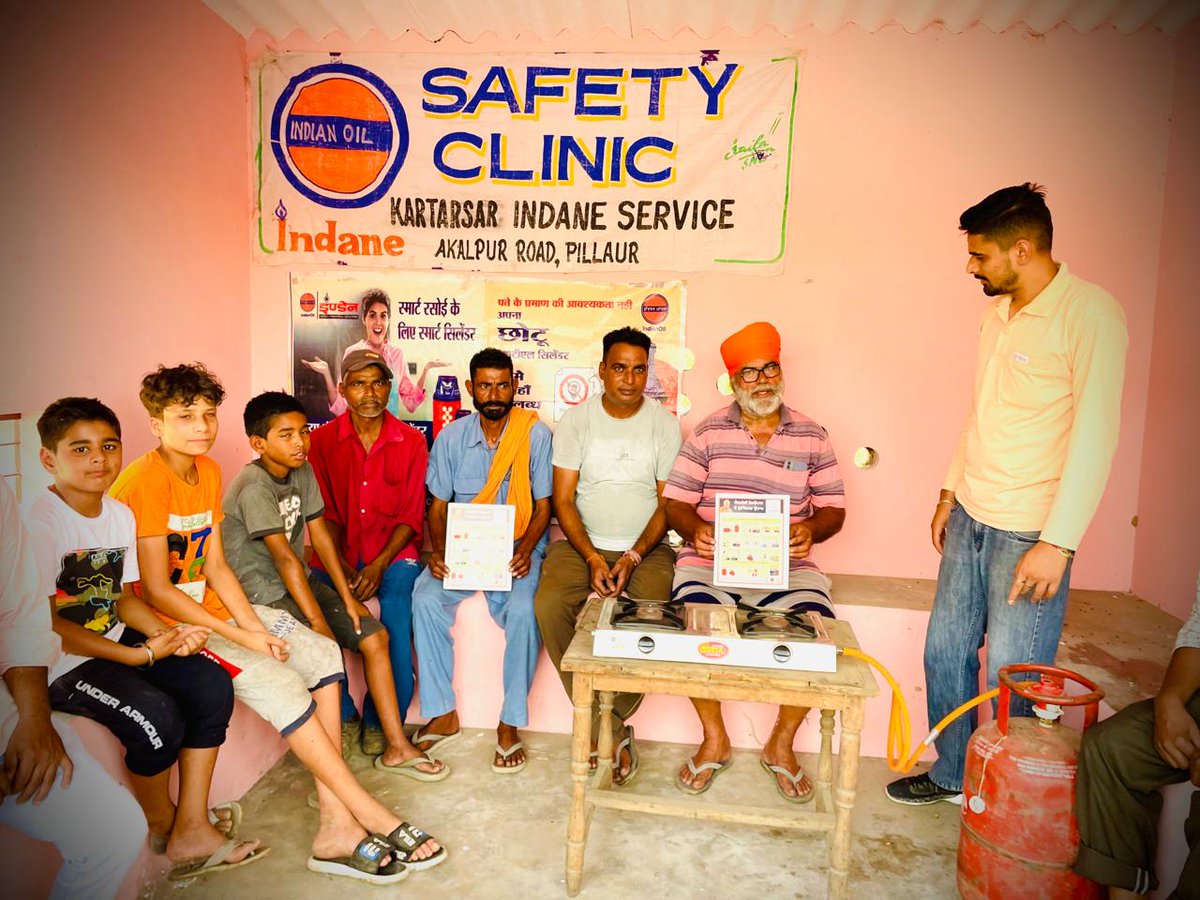 #SafetyClinic  conducted by Kartarsar #Indane under Jalandhar SA, Jalandhar IDO @ioclpunjab 
Trg on Safe practices in LPG usage & handling, PDC, emergency helpline,ftl & high thermal hot plate, #composite cyl imp. of #Surakshahose & Mobile seeding
@DirMktg_iocl 
@IndianOilcl