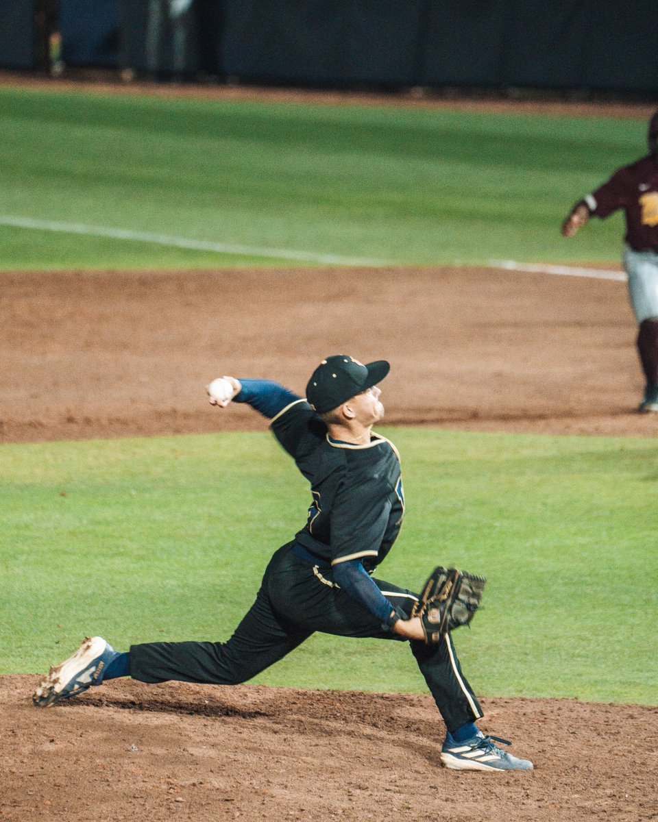 CLUTCH. CABARCAS.

4⃣.1⃣ IP
2⃣ H
0⃣ ER
5⃣ Ks
1⃣ DUB