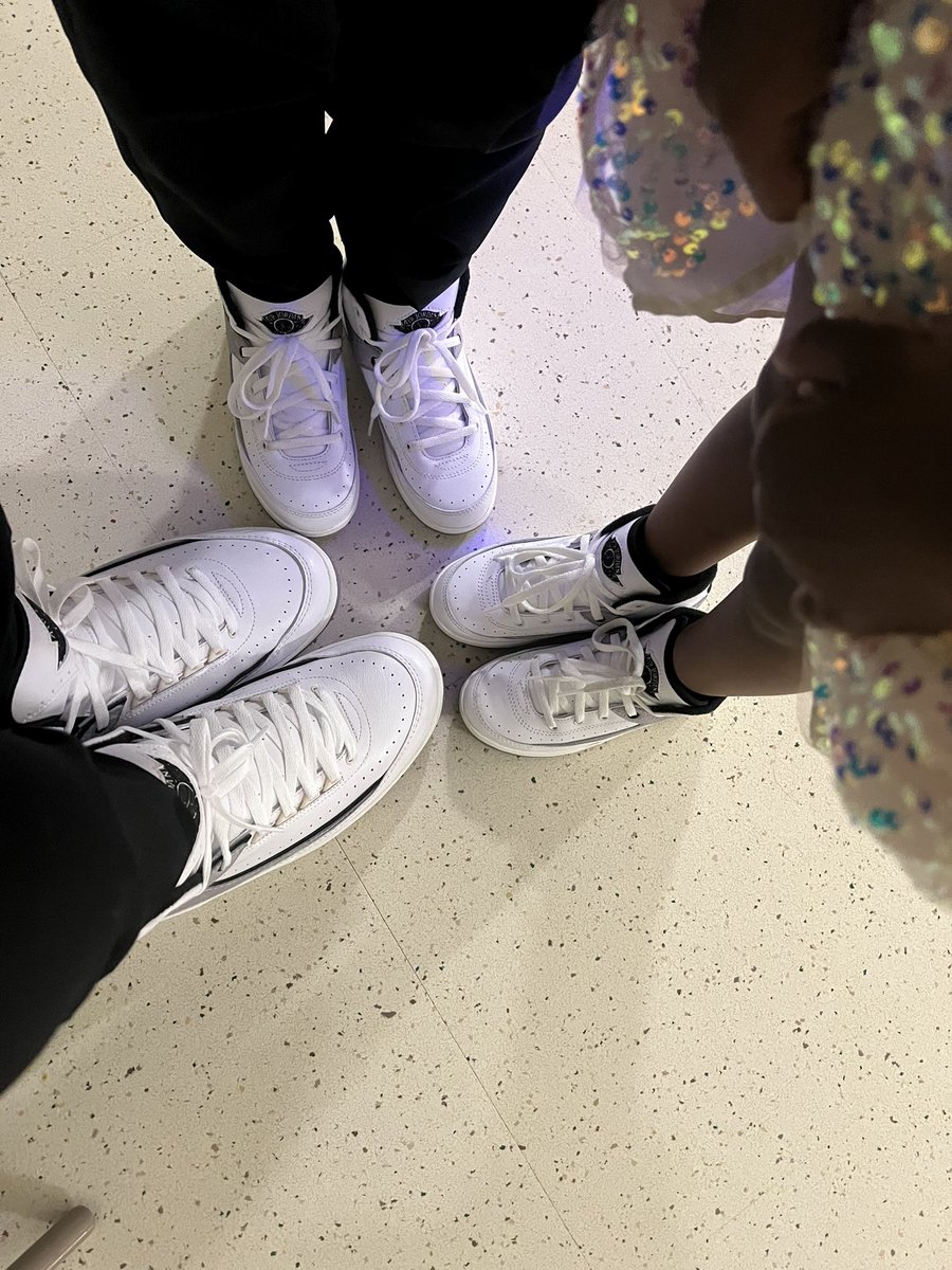 anthonylowe_1's tweet photo. Being a father changed my life. They make me better. #ABL #kids #ABLkids #icandoallthings #wecandoallthings #together #family #sneakerball #jordan2 https://t.co/KGCRXNLbfP