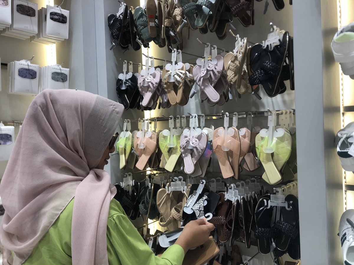 yessbubbby's tweet photo. ini konsep outfit mama saya gmn ya🤔 https://t.co/gLIdw89KG5