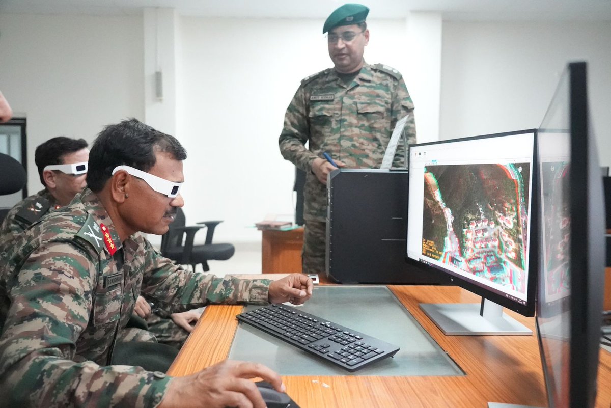 Lt Gen DS Kushwah #ChiefofStaff, HQ #ARTRAC visited Military Intelligence Training School and Depot, #MINTSD, Pune and was briefed on training initiatives and infusion of niche technologies.
#progressingJK#NashaMuktJK #VeeronKiBhoomi #BadltaJK #Agnipath #Agniveer #Agnipathscheme