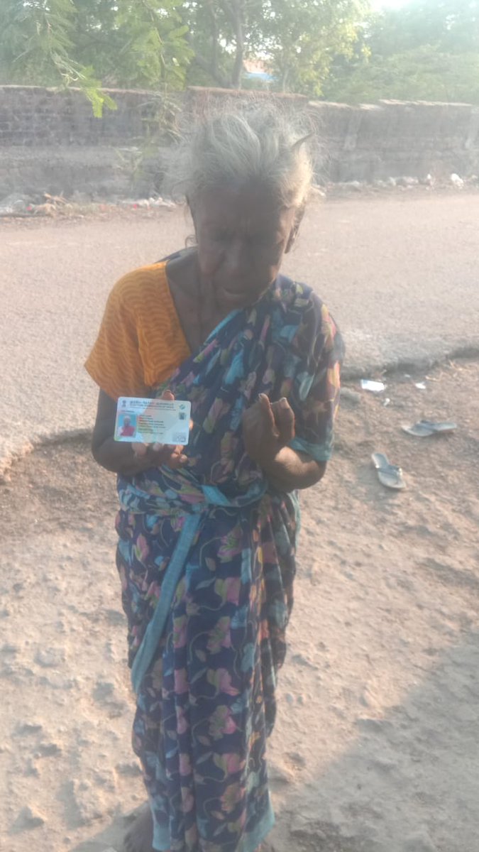 An 85 Year old #Irula tribal woman in #Sriperumbudur voted for the 1st time. Good, but I can't be proud of this (I voted at 18)

#Volunteers have worked so hard for this. After 2 yrs of unsuccessful camps, applied #Aadhar for 60+Irula people in Feb. 

Social Justice in progress!