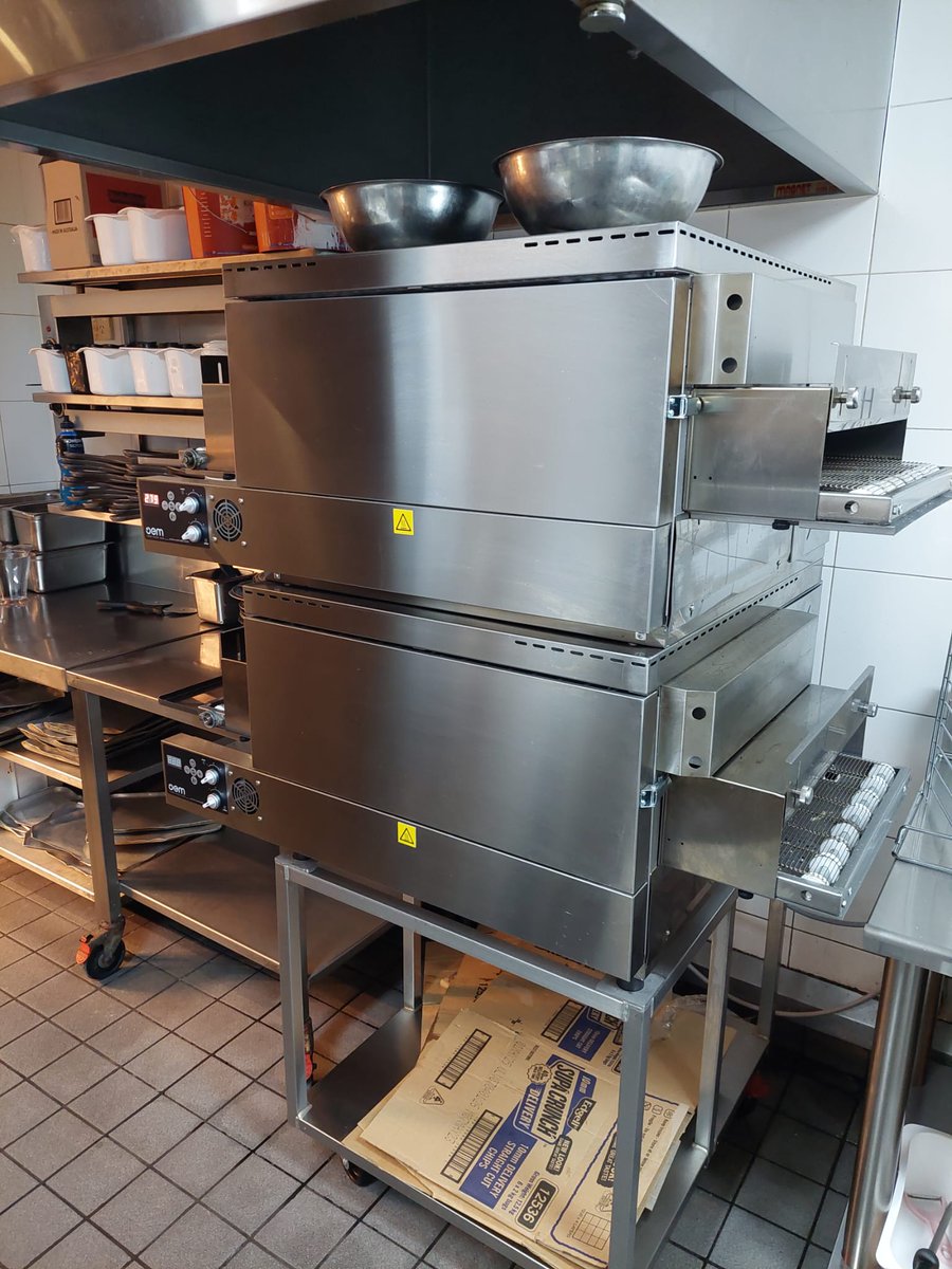 moffat_anz's tweet photo. Check out the new OEM Validoevo double stacked conveyor #pizza🍕 machines at Beretta's Langwarrin Hotel.
▶️ Single or Double chamber electric tunnel oven.
▶️ Digital control panel with 7 baking programs
#OEMpizza #oemalipizzahub #pizzasystem https://t.co/rIgjmQro2L