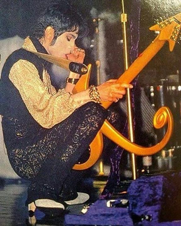 Prince pic daily since 21.04.16 until justice is served 📷 
#justice4cuz 🕊
#Peace2Prince    #Love4OneAnother 💜☔☝#NoAccident 
#TRUTHMatters 🕊 #BreakTheSilence 🔇