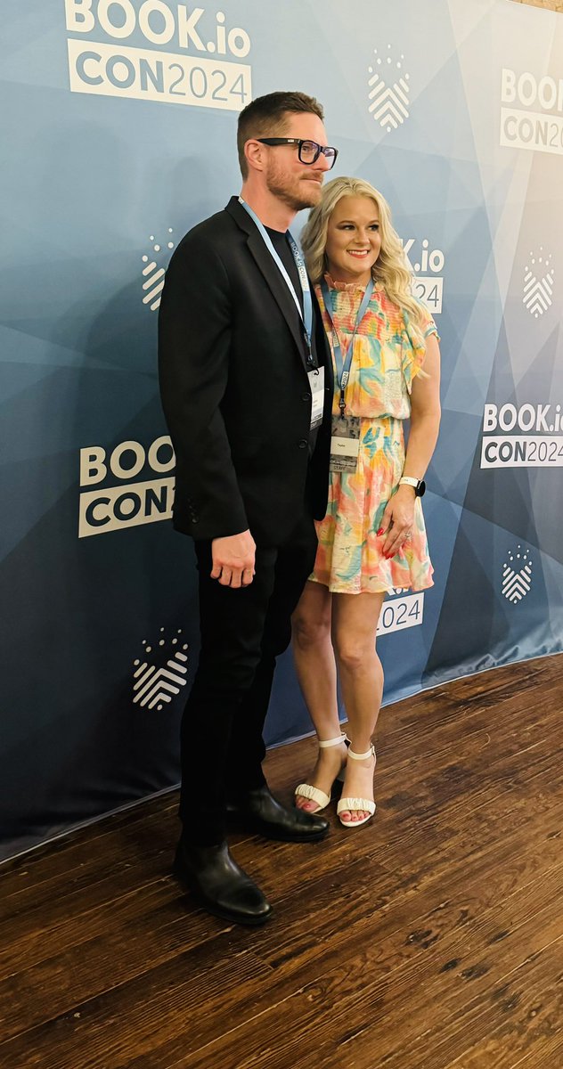 Best date night of the year! #bookcon #book.io #bestweekendever 💖📚🥂