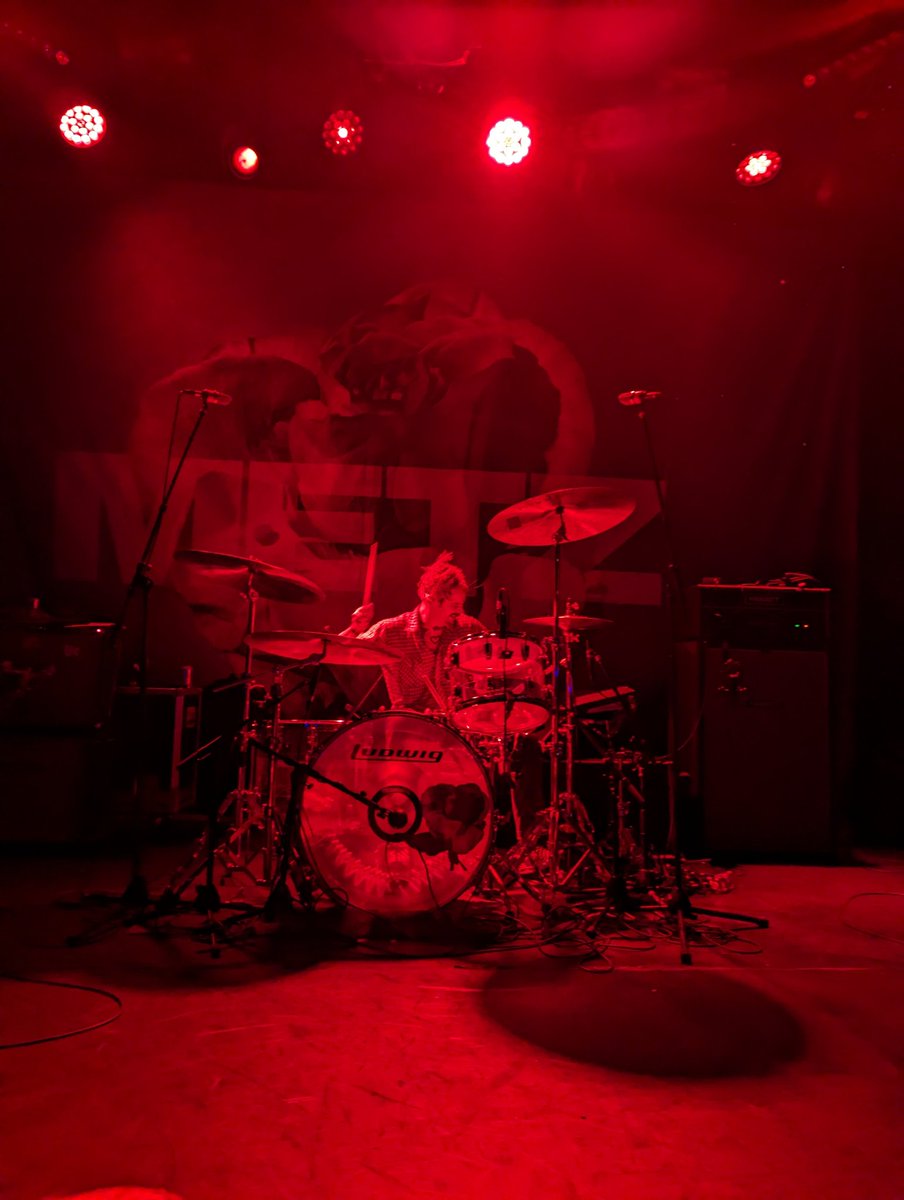do yourself a favor and go see @METZtheband