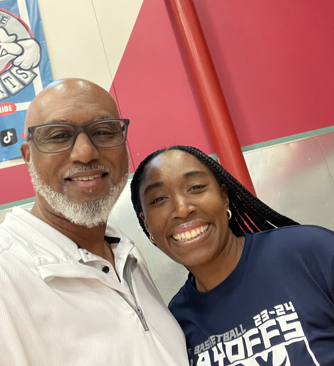 atxelitebball's tweet photo. So cool running into @d_kiel3 now Head Coach Dawn Kiel at Walnut Grove @WG_GirlsBB. Dawn started her coaching career with Austin Elite 🖤. Proud of her. She’s destined for success. Know your why! #AEFAM #AETree #EatEmUpCats  @TXStateWBB @coachkaylan_ @CC_Marie22 https://t.co/kKxl7QuRu1