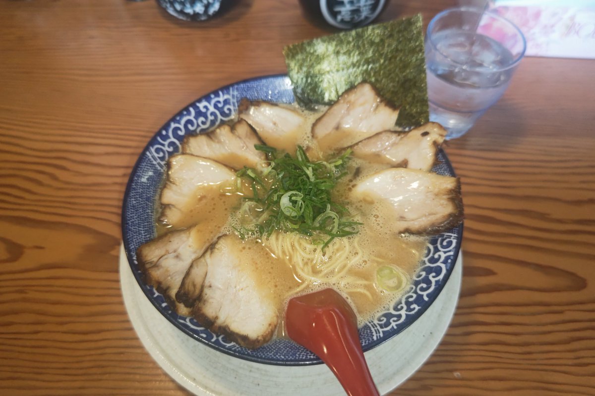 博多ラーメン鶴亀堂 
三芳藤久保店
【味噌豚骨チャーシュー】

美味しかった😊