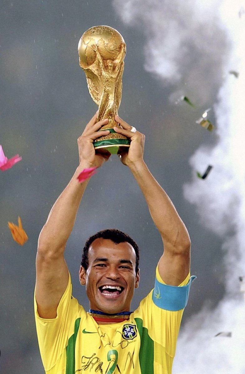 Ladies&gentlemen I present the one & only CAFU the Brazilian World Cup winning captain in 2002 he also won in 1994…rolling with the GOAT 🫶🏾🤞🏾 For the love of the game of Football 🫶🏾