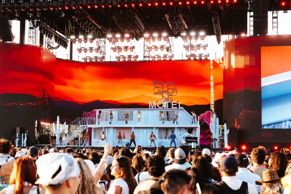 coachella's tweet photo. ★★★★★ @SabrinaAnnLynn https://t.co/d2OAQujQaZ