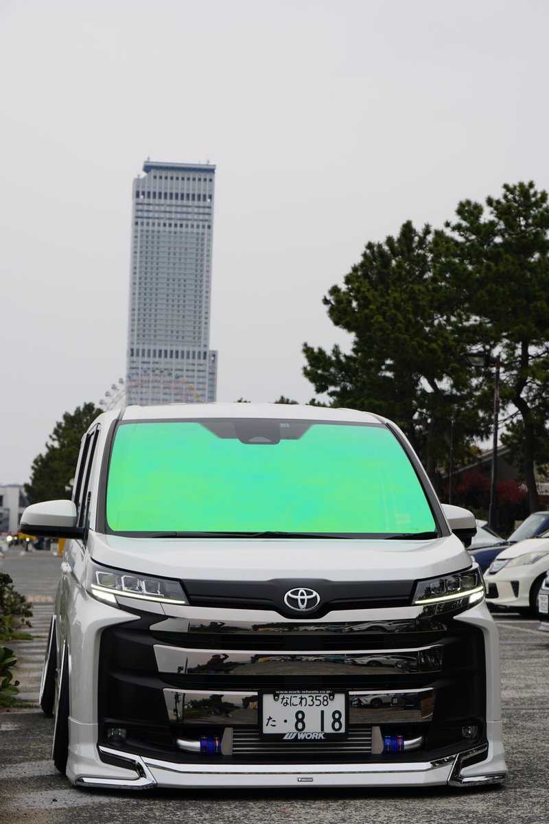 mzra90_noah's tweet photo. ちょっとお出かけしよか🚐💨
そう言えば赤のクラウンスポーツ、
あのホイール履いてる😊
結局SNSですら3��しか見てない😂
#90ノア #90ヴォクシー
#NewWheel #SSRwheels https://t.co/6jUAiNxOWA