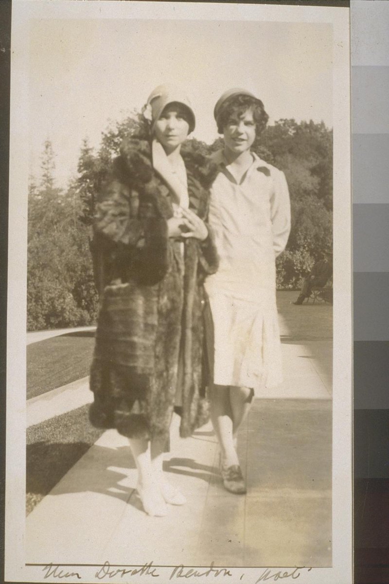 Ms. Swift, you got me. Here’s a #TTPD thread. Below is a photo of Dorothe Bendon (left), taken at the estate of CA Senator James Phelan in 1927. You probably haven’t heard of Bendon, though if you’re a Keats scholar you might have heard of Dorothy Van Ghent. One and the same. 1/7