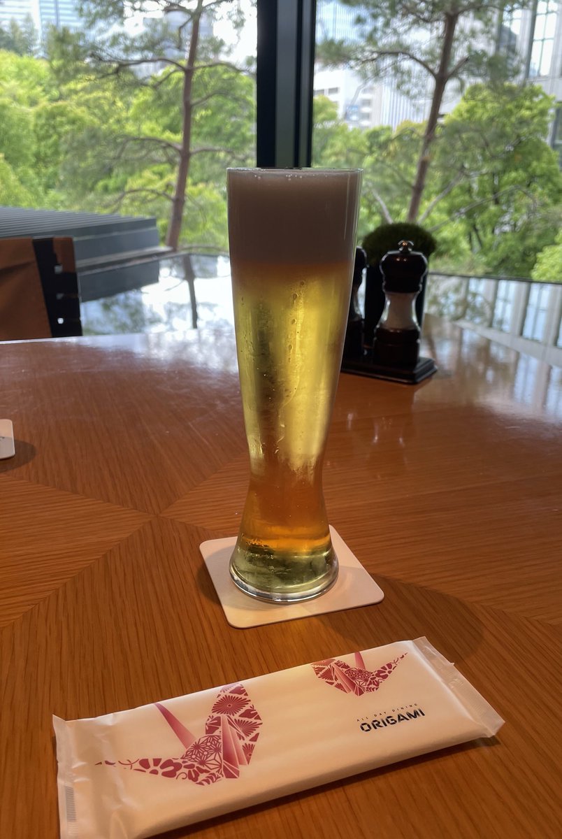 本日(先ずは)おラウンジで誕生日ランチ也🍻
はー、うまー。