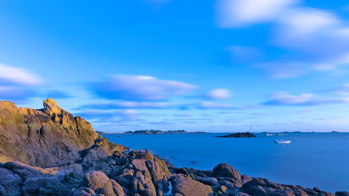 Kelenn a Carantec. #landscapecaptures #landscapephoto #mydigitalp #YourShotPhotographer #travelgram #seascape #seascapephotography #clouds #france #bretagne #regionbretagne #bestofbretagne @igersbretagne @bretagne @visit_brittany