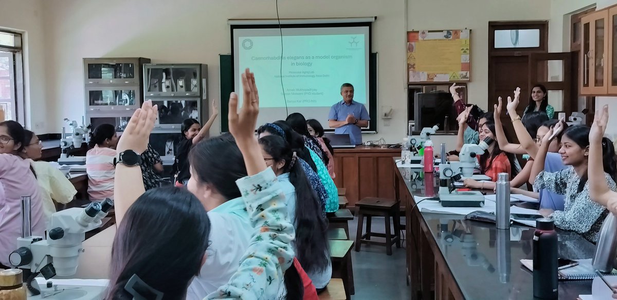NImmunology's tweet photo. C. elegans—a one mm long nematode—is used by researchers to study a wide range of biological phenomena🪱

Glimpses from a hands-on #ScienceSetu workshop where @smartelegans &amp; @SimranM08 share their expertise in working with the model organism with students of @du_mirandahouse🧑‍🔬🔬 https://t.co/tzlrCPYTDj