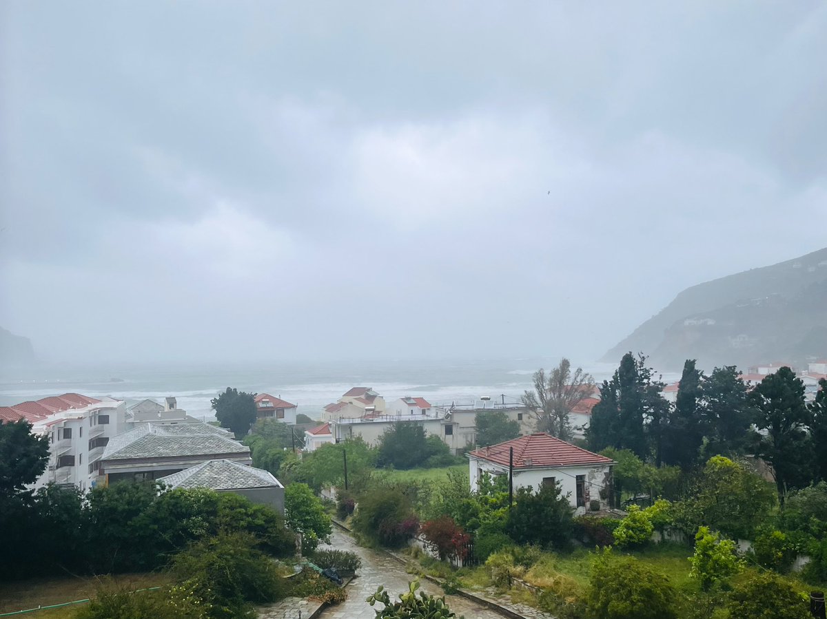 #Morning people!
This is our picture today with 45+ #windgusts and a #HeavyRainfall

#princestafilos #greekislands #islandlife #skopelosisland #springtime #raining #WeatherNOW #AprilRain
