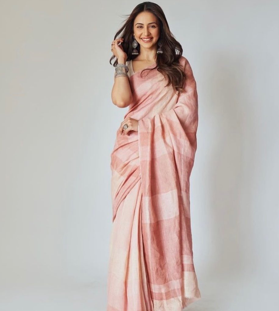 #RakulPreetSingh stuns in a pink sari ✨ @Rakulpreet @RakulxUniverse @rakulxaspire @RakulPreet_Club @Rakulpsfc @rakulpreetfans