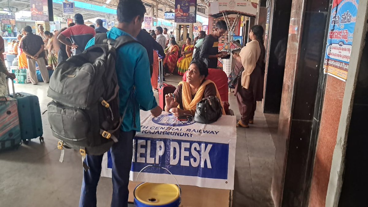 🚂☀️ Need assistance during the summer rush at #Rajahmundry railway station? Our help desk is here to ensure your journey is smooth sailing! From ticketing to travel tips, we've got you covered. #SummerTravel #SummerSpecials
#IndianRailways
@SCRailwayIndia @RailMinIndia