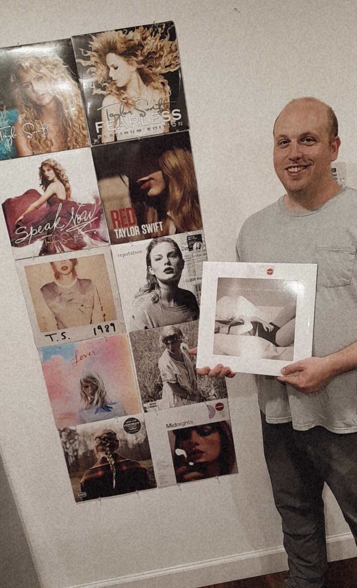 AnthonyJBecker's tweet photo. Weekend goals: Diving into a new Era here in #SwiftieClara the capital of Swifties! 💿🎼🎧🎙️✨
#weekendplaylist #cityofsantaclara #THETORTUEDPOETSDEPARTMENT #newera #Fortnight #WhosAfraidOfLittleOldMe https://t.co/kmgOC0ZeKI
