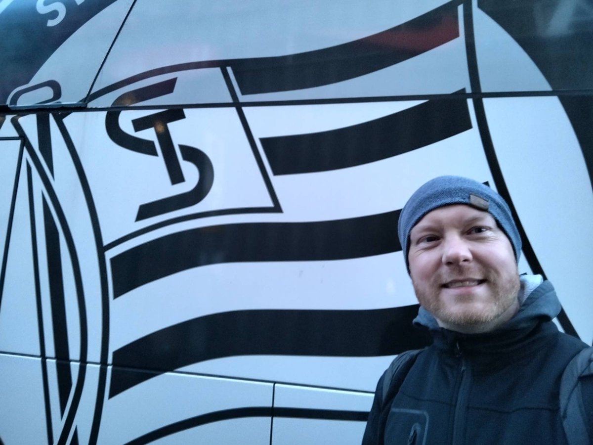 PK_Koch's tweet image. On my way to @GlobalAzure Austria, preparing for my session. As a supporter and member of @SKSturm, there could be no better bus to take, than the official team bus😀
Several members of @msdevgraz are joining me too.
Looking forward to the event today in Leonding!
#azurefamily
