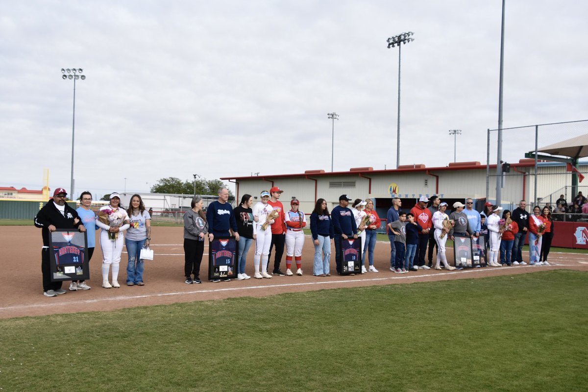 LadyPlainsmenSB's tweet photo. Senior Night was a success! Got the win over Lubbock High 7-1, securing a share of the District 4-5A Championship, for our 4th in a row!!! Proud of these kids for their hard work and thankful for their parents! More work to be done! 20-12-2, 9-3, 1 🏆 in the case. #TCB ⚡️ https://t.co/jZDUk5bhZj