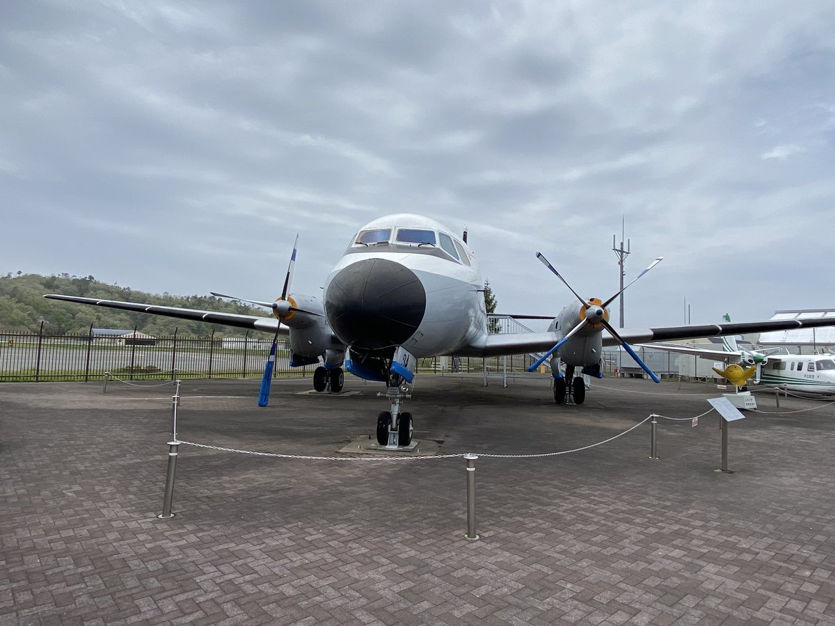 TGz3aek's tweet photo. 神子畑選鉱場跡から、ちょいと足を伸ばして但馬空港✈️へ😁

YS-11A・エアロコマンダーと相棒😆

#Kawasaki  #zx14r  #但馬空港 https://t.co/NegdEeGHJP