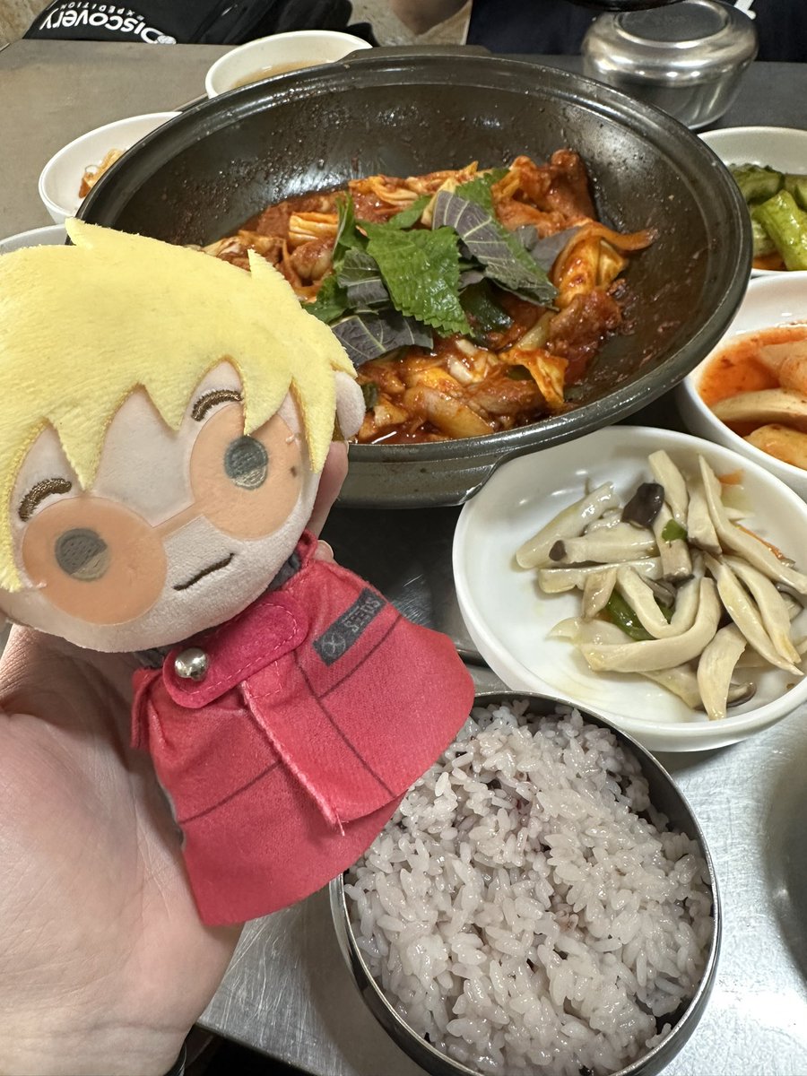 아니… 우리밧슈 왤캐 꼬질함.. 왤캐 시커매..
집가서 씻겨야할듯..