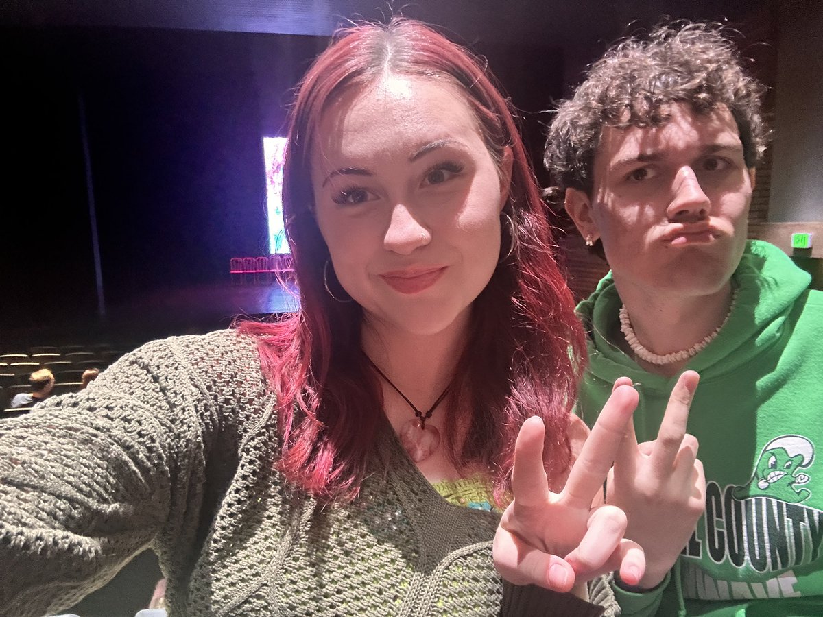 eva29449's tweet photo. went to a play and ran into a classmate, we had never chatted but we ended up talking the whole time and after!! #newfriends #theatre #rsj108 #humansofUNR @marrygoli https://t.co/IKIZGo61MN