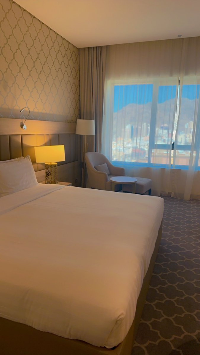 طلعت استاجر في فندق لعل وعسى يضبط نومي قلت يمكن من المكان #خلطه_تعديل_النوم