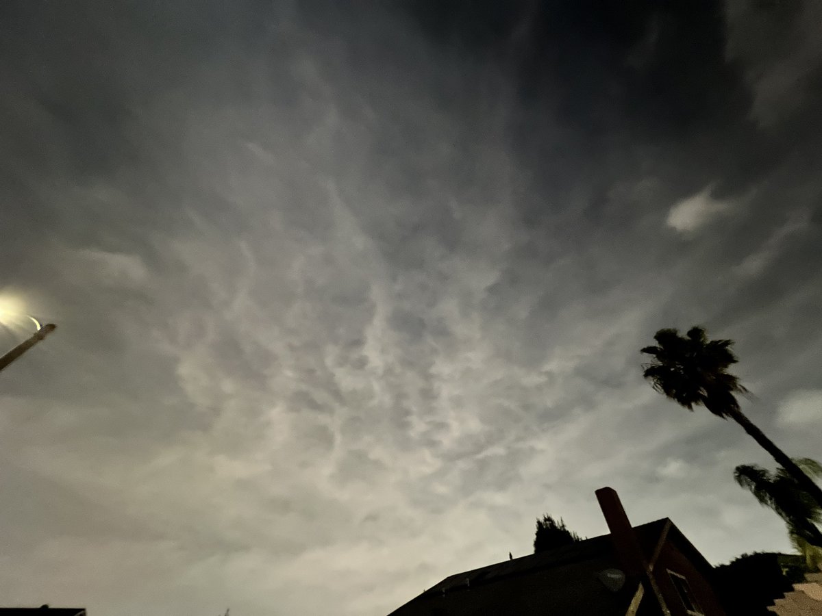 This is the shit they do under the cloak of darkness! Clear skies when the sun went down today. Now this! I know what to expect come tomorrow morning. 
#GeoEngineering
#WeatherManipulation 
#weathermodification
#CrimesAgainstHumanity 
#wedonotconsent