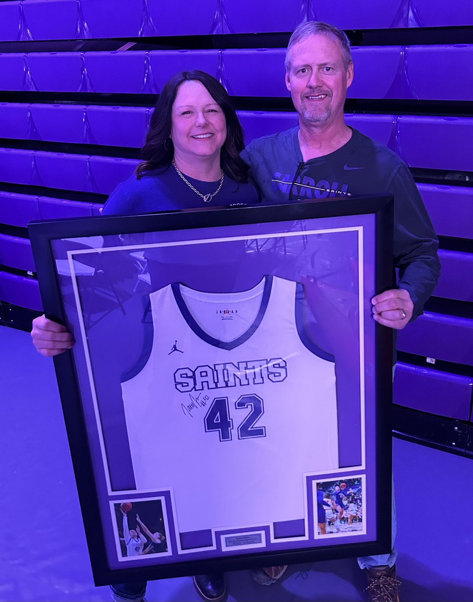 IR_DanielS's tweet photo. Mike and Lisa Pickens bid on and won Jamie’s signed @NAIA National Tournament-worn No. 42 jersey tonight at Carroll’s SAA Auction

Jamie was the NAIA National Player of the Year and first-team All-American

She scored 2,000 points as a Saint

Final bid was $10,000

#mtscores https://t.co/9xmZxPe6ov