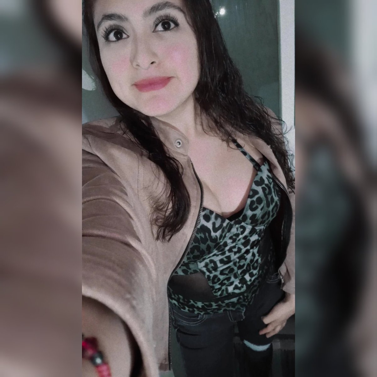 Hola soy Lizaynt, tengo 25 &amp; soy de MX. Tengo poco tiempo de conocer a éste hermoso ser humano que se llama Paquito, desde el primer segundo lo amé ya que es de los que ya no hay. La verdad no se van arrepentir bueno sí xq es bien bully 

INTEGRACION LF 🧡
<a href="/Aiirforce13/">Airforce</a> @chxsteffi